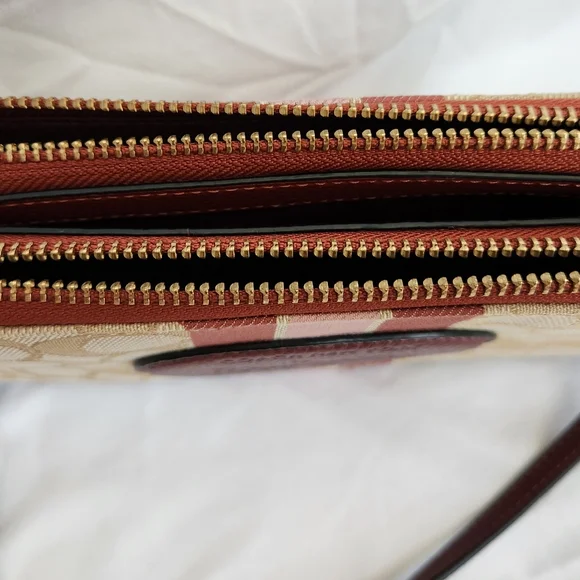 Coach Cream and Brown Crossbody Bag with Signature Pattern - Picture 4 of 9